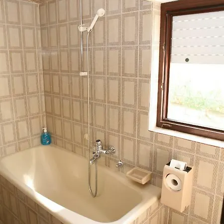 And Kurtovic Donji Seget