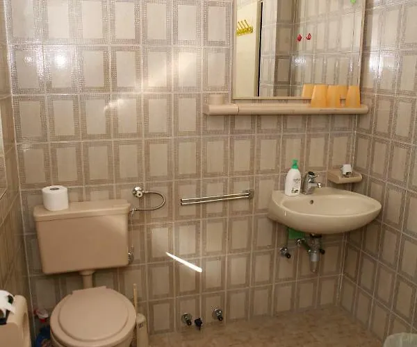 And Kurtovic Vendégház 3*