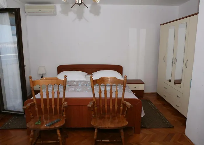 And Kurtovic Vendégház 3*